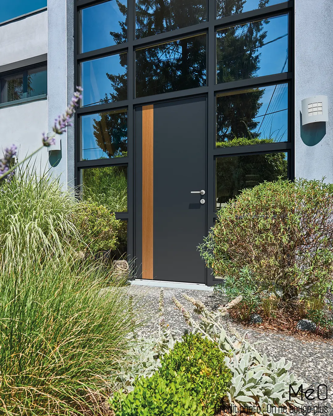 Portes d'entrée bois-aluminium MéO par Fenêtres sur Loir