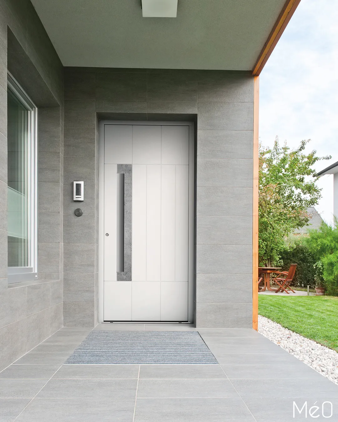 Modèle MéO Utopie Apparence — porte d'entrée contemporaine aluminium motif gravé